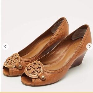 Tory Burch Tan gold open toe Wedge Shoes Amanda 5